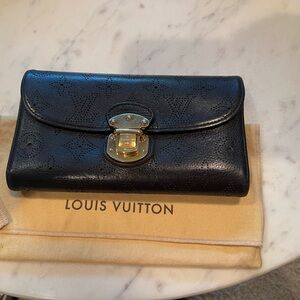 Louis Vuitton Mahina Black Wallet, excellent condition